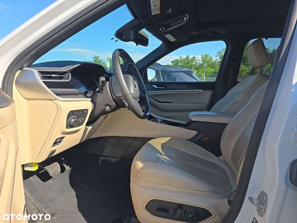 Jeep Grand Cherokee - 14