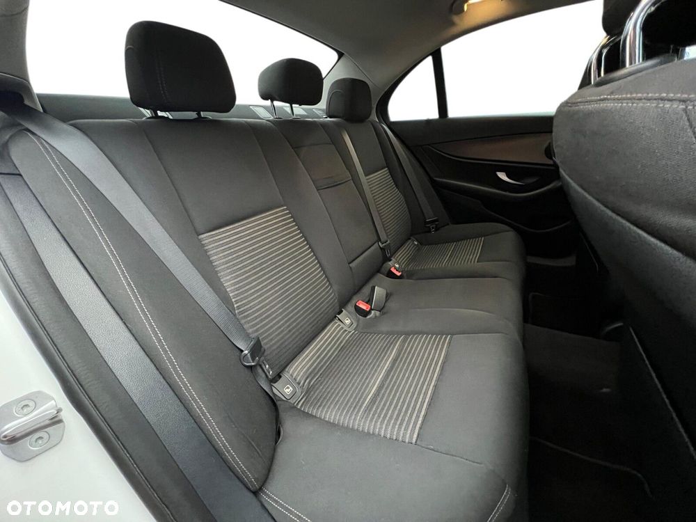 Mercedes-Benz Klasa E 220 d Business Edition 9G-TRONIC - 15