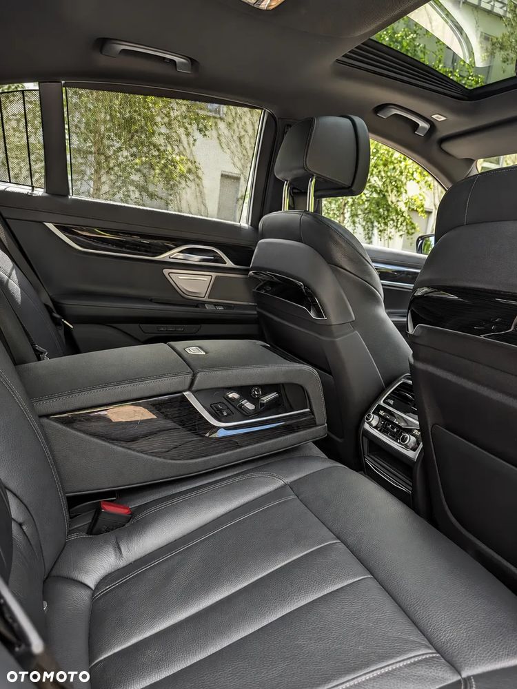 BMW Seria 7 740i - 16