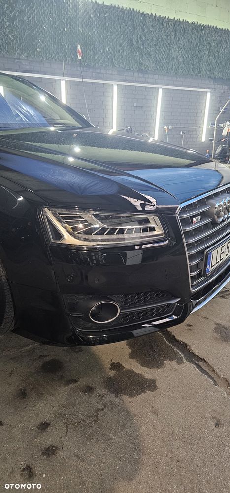 Audi S8 - 30