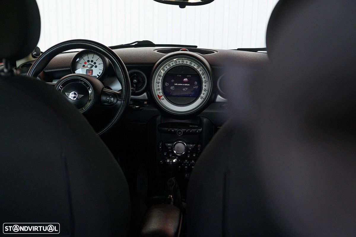 MINI 3 Portas Cooper D - 25