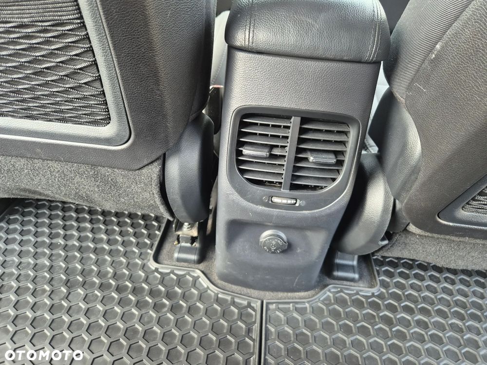 Kia Carens 1.7 CRDi 115 Dream Team Edition - 25