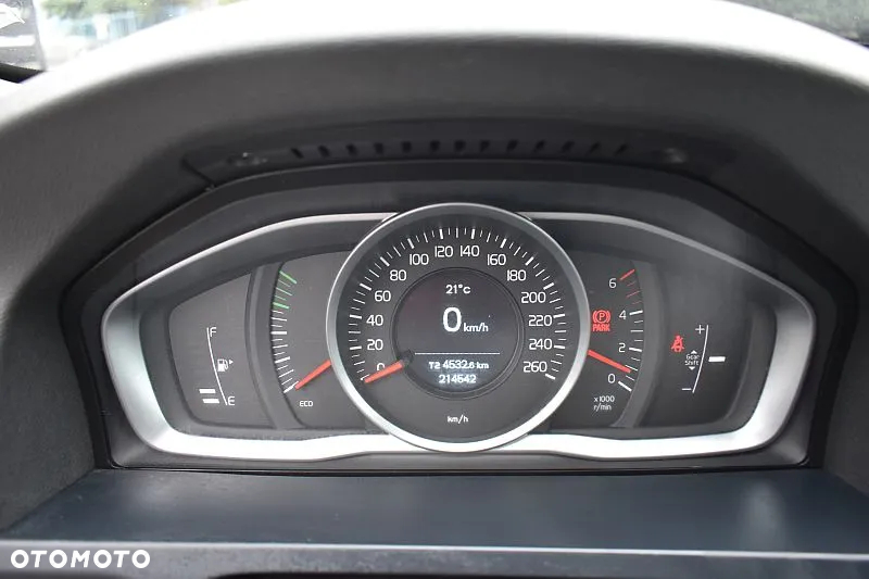 Volvo V60 D4 Momentum - 33