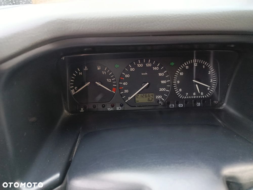 Volkswagen Caravelle GL - 8