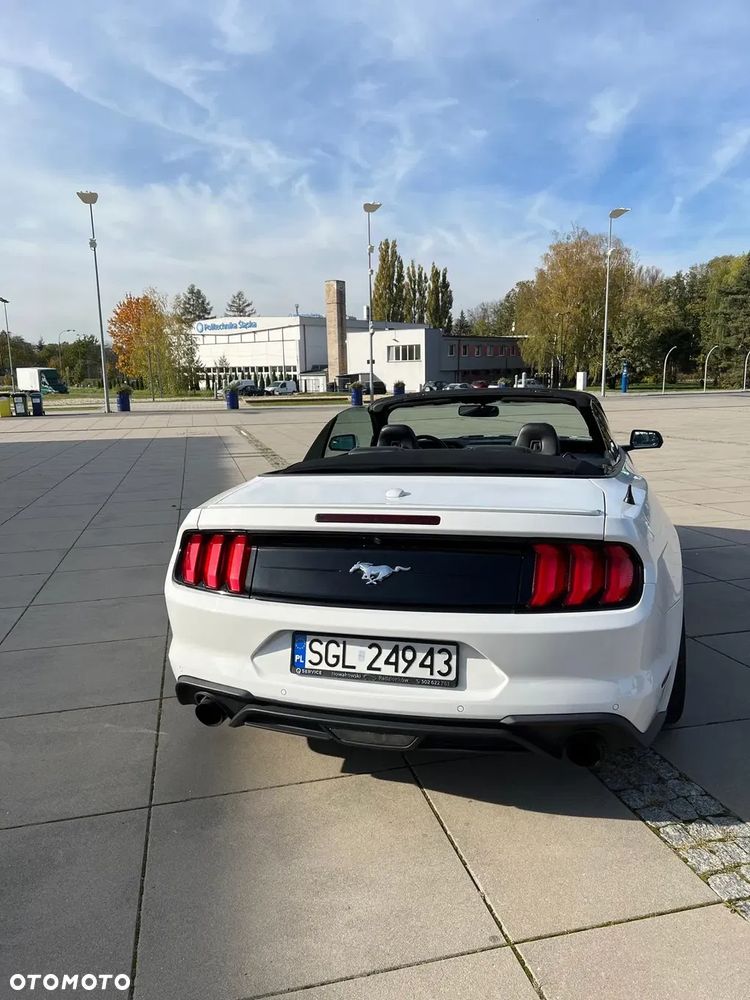 Ford Mustang - 4