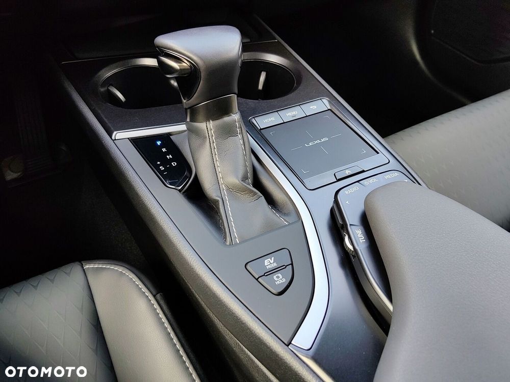 Lexus UX 250h GPF F Impression 2WD - 27