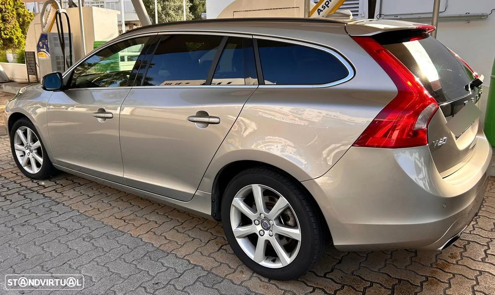 Volvo V60 2.0 D4 Momentum Geartronic - 5