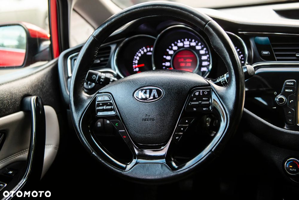 Kia Ceed 1.4 CVVT Dream Team Edition - 32