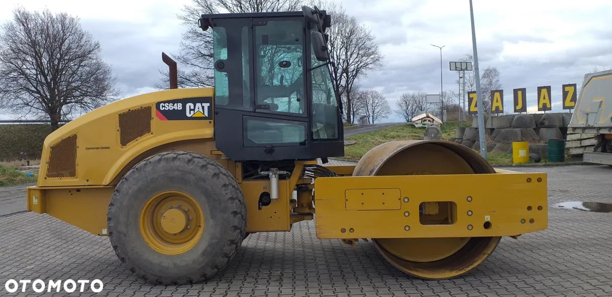 Caterpillar Walec wibracyjny CATERPILLAR CS 64 B - 4