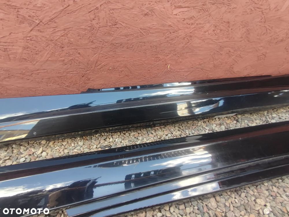 BMW E81 / E82 / E88 ORYGINALNE NAKŁADKI NA PROGI LEWA / PRAWA W KOLORZE SCHWARZ II O NR.  51 77 7 046 348 / 51 77 7 046 347 OEM W DOBRYM STANIE - 4