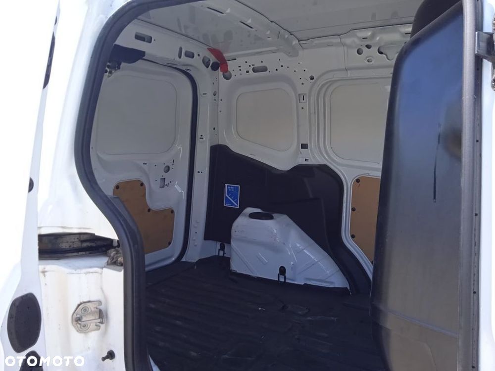 Ford Transit Courier - 27