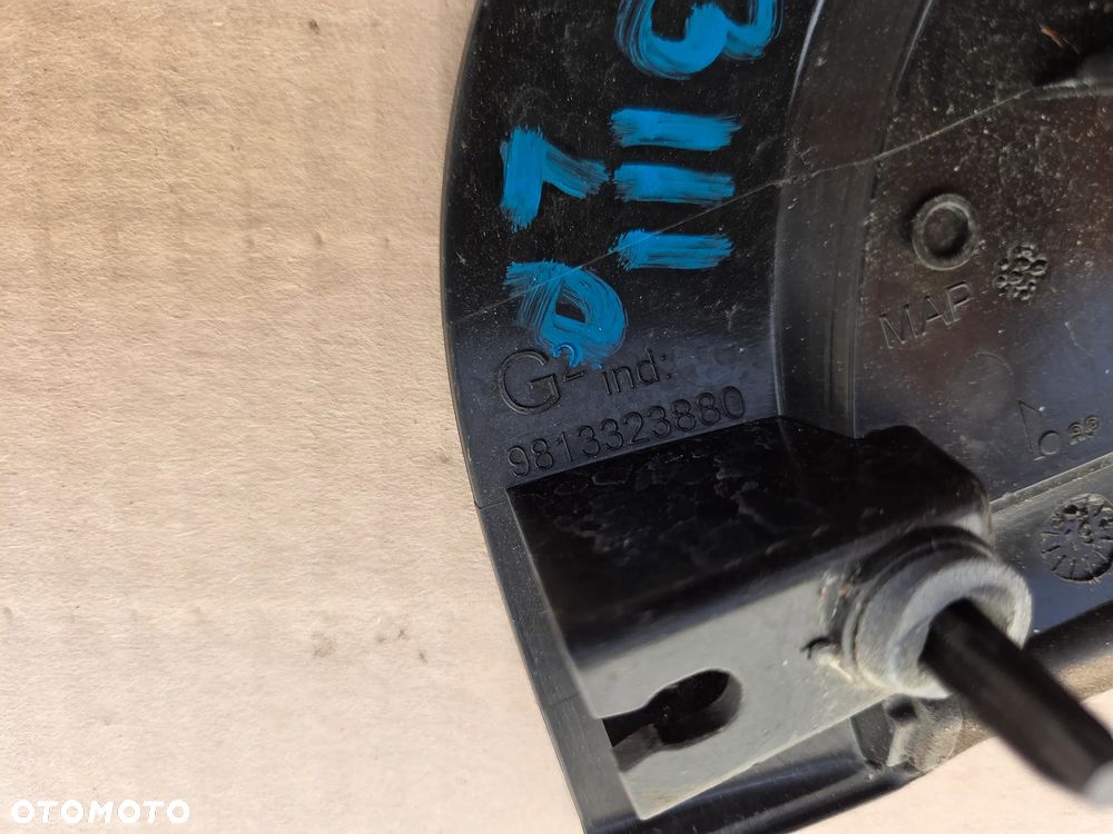 Trójkąt osłona błotnika lewa Citroen C3 III  9813323880 - 3