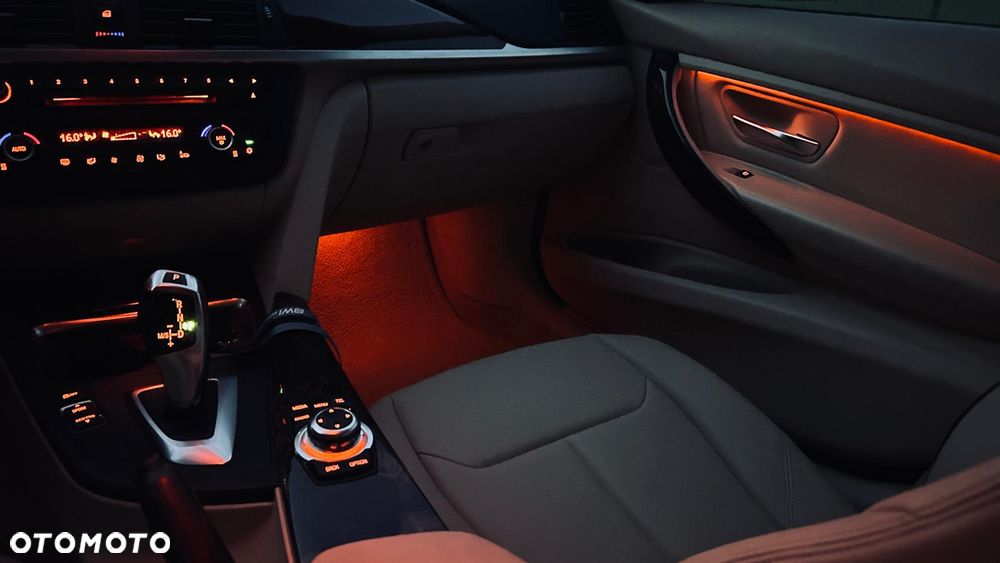 BMW Seria 3 320i - 41