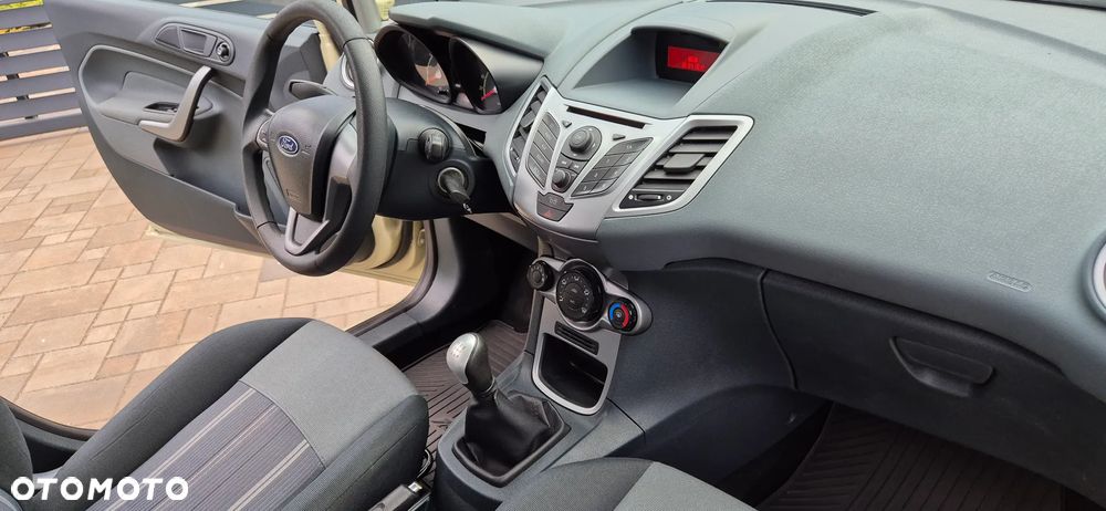 Ford Fiesta - 15