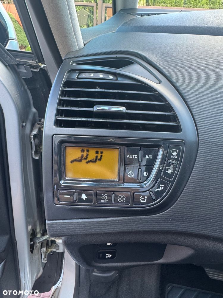 Citroën C4 Grand Picasso 2.0 HDi Impress Exclusive - 20