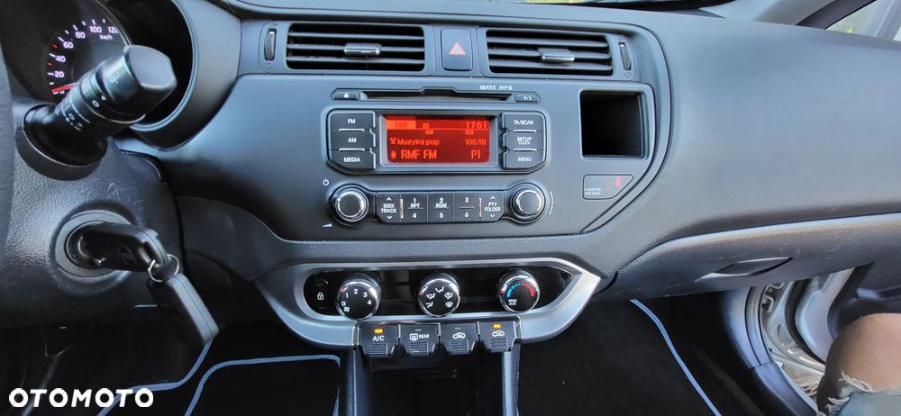 Kia Rio 1.2 Attract - 28