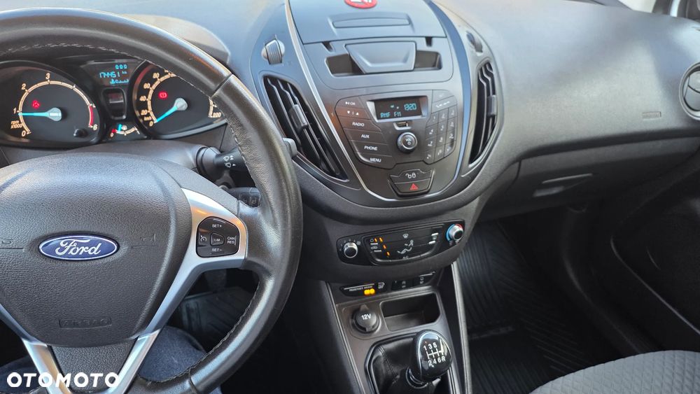 Ford Tourneo Courier - 17