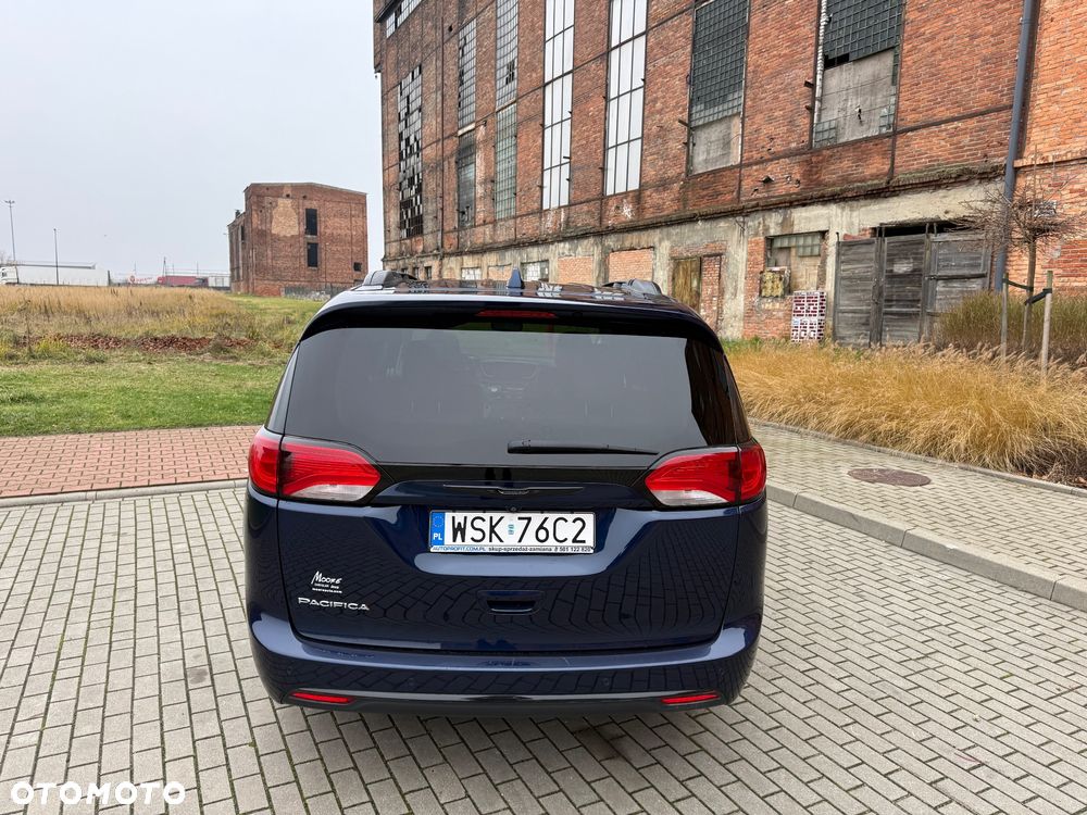 Chrysler Pacifica - 21