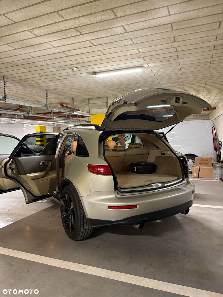 Infiniti FX - 14