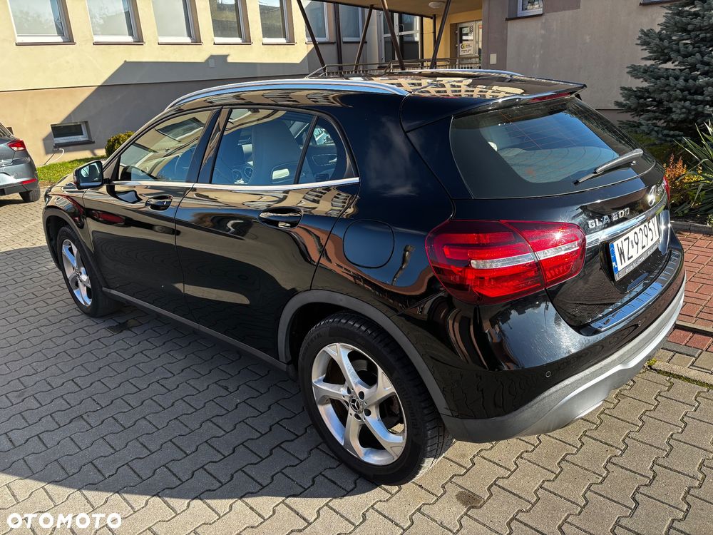 Mercedes-Benz GLA 200 7G-DCT - 11