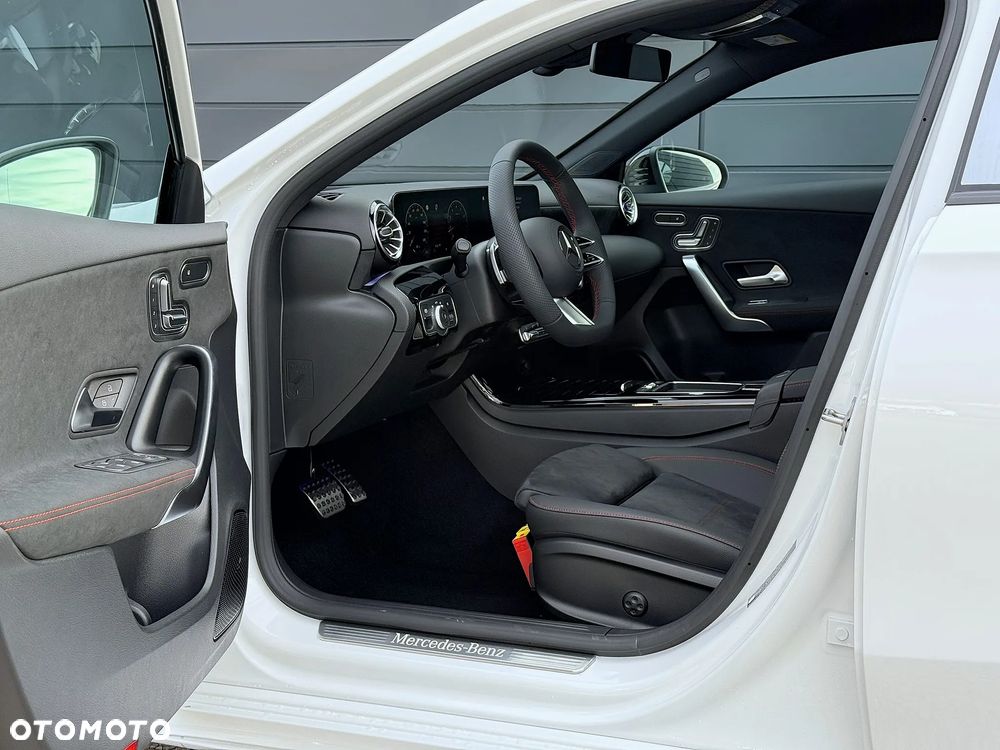 Mercedes-Benz Klasa A 220 4-Matic AMG Line 8G-DCT - 15