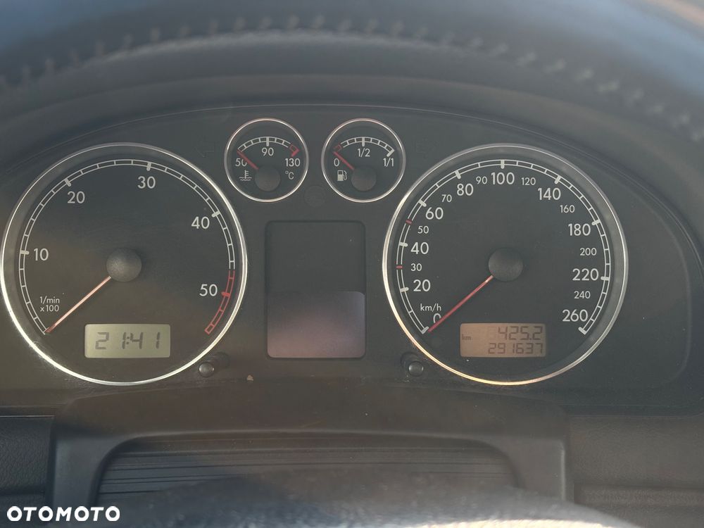 Volkswagen Passat - 16