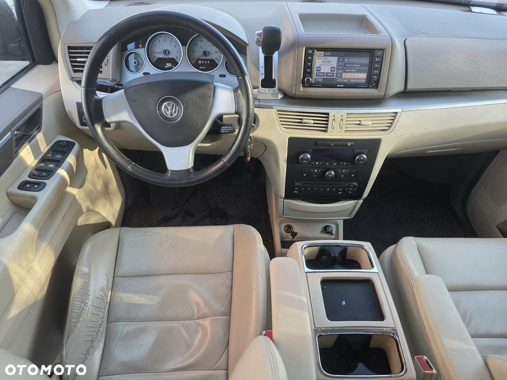 Volkswagen Routan - 16