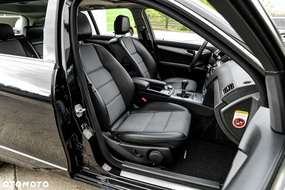 Mercedes-Benz Klasa C 220 CDI DPF Avantgarde - 25