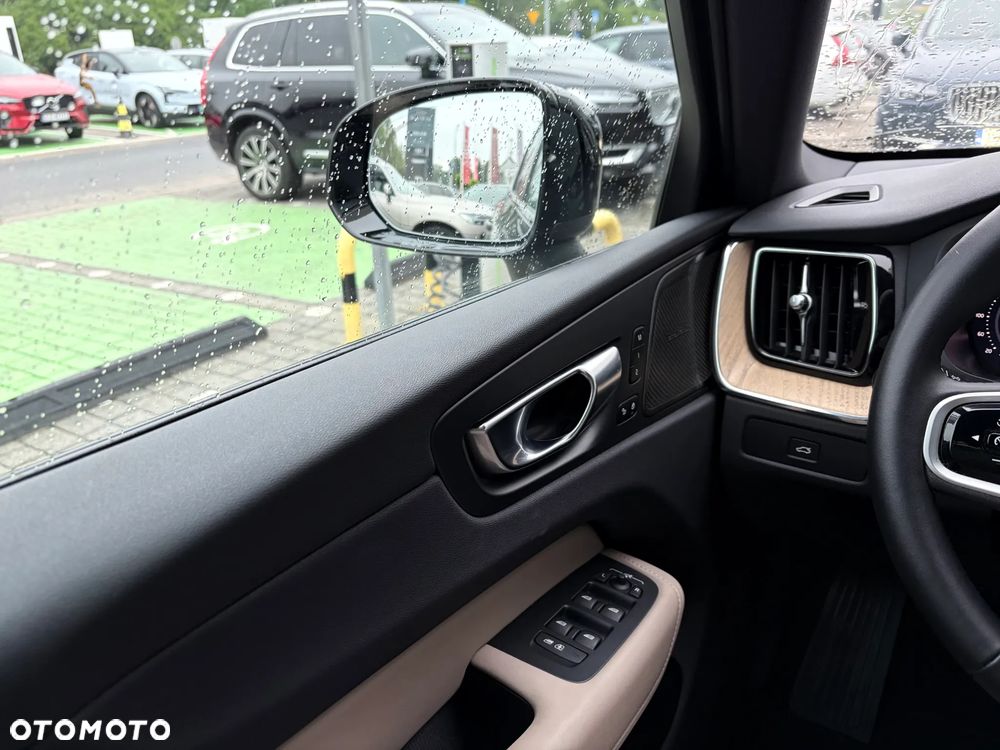 Volvo XC 60 B5 B AWD Plus Dark - 9