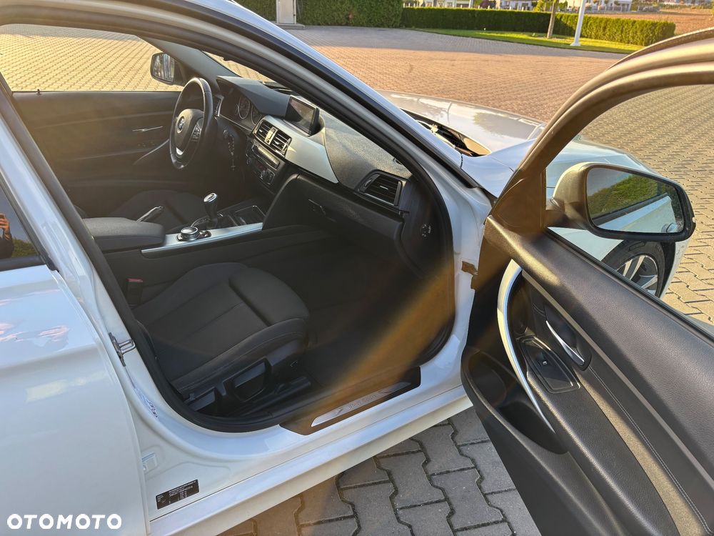 BMW Seria 3 318d Sport Line - 15