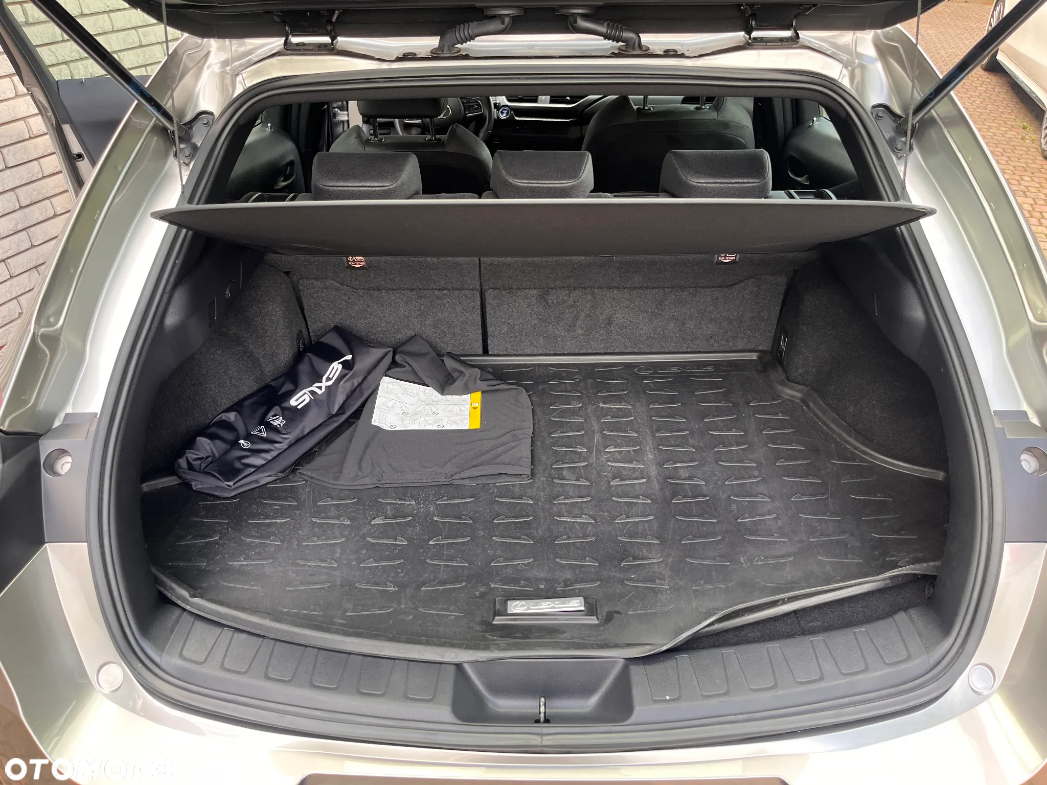 Lexus UX 250h GPF Business 2WD - 12