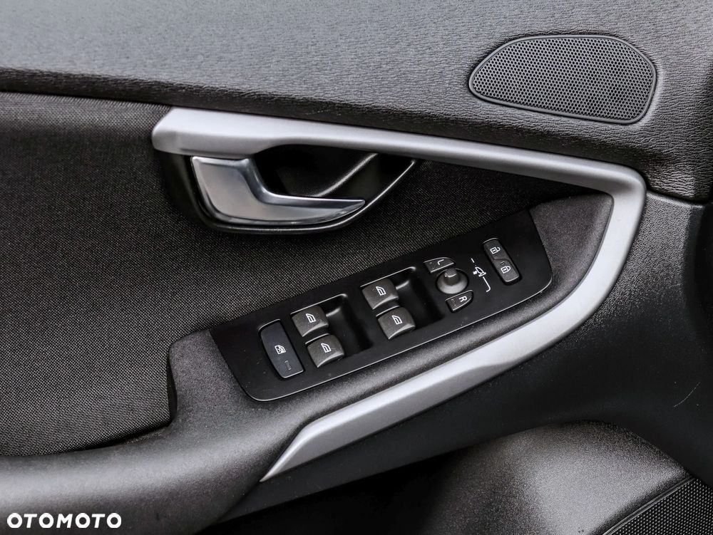 Volvo V40 D2 Drive-E Momentum - 27