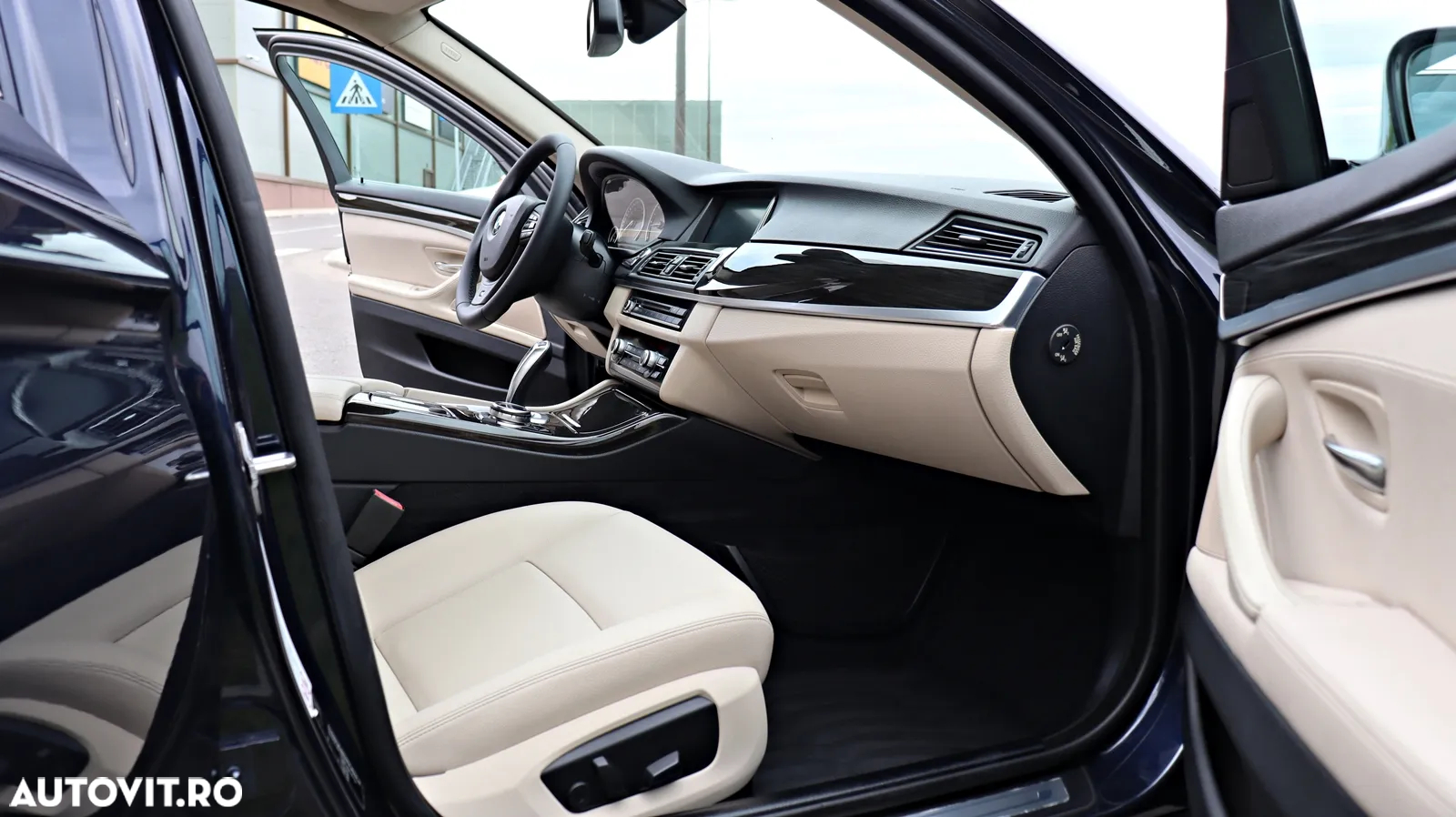 BMW Seria 5 525d xDrive AT - 15