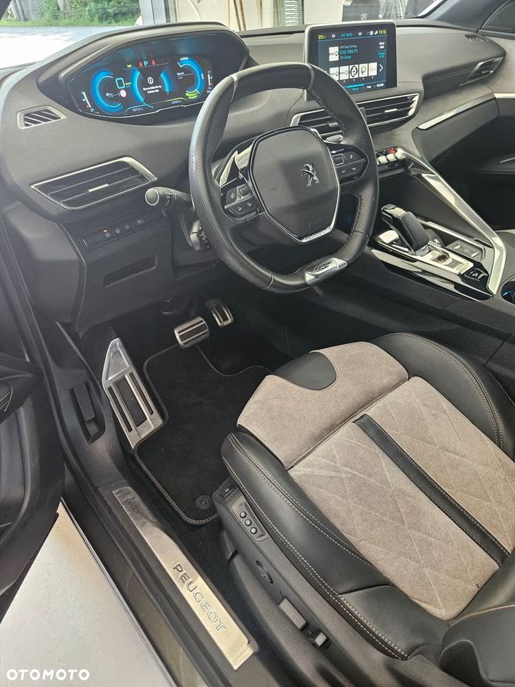 Peugeot 3008 1.6 PureTech HYbrid4 GT Line S&S EAT8 - 8