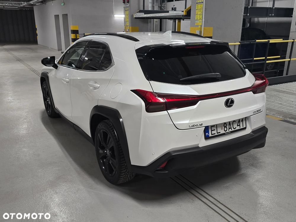 Lexus UX - 4