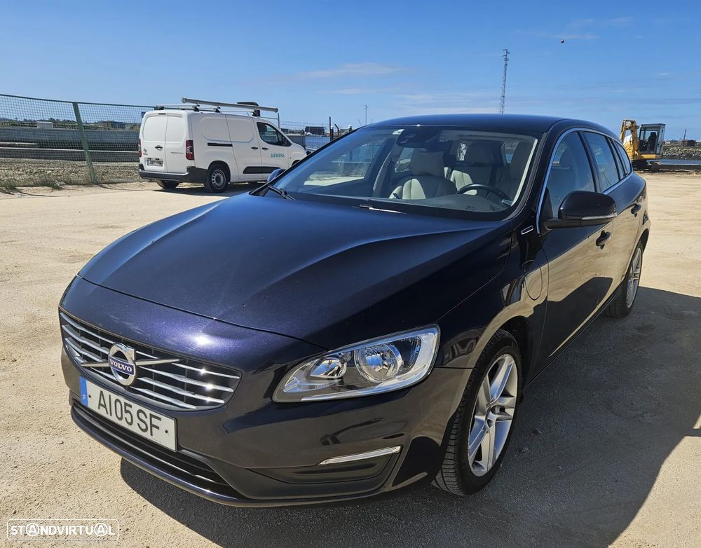 Volvo V60 D6 Plug-In-Hybrid AWD Geartronic Summum - 2