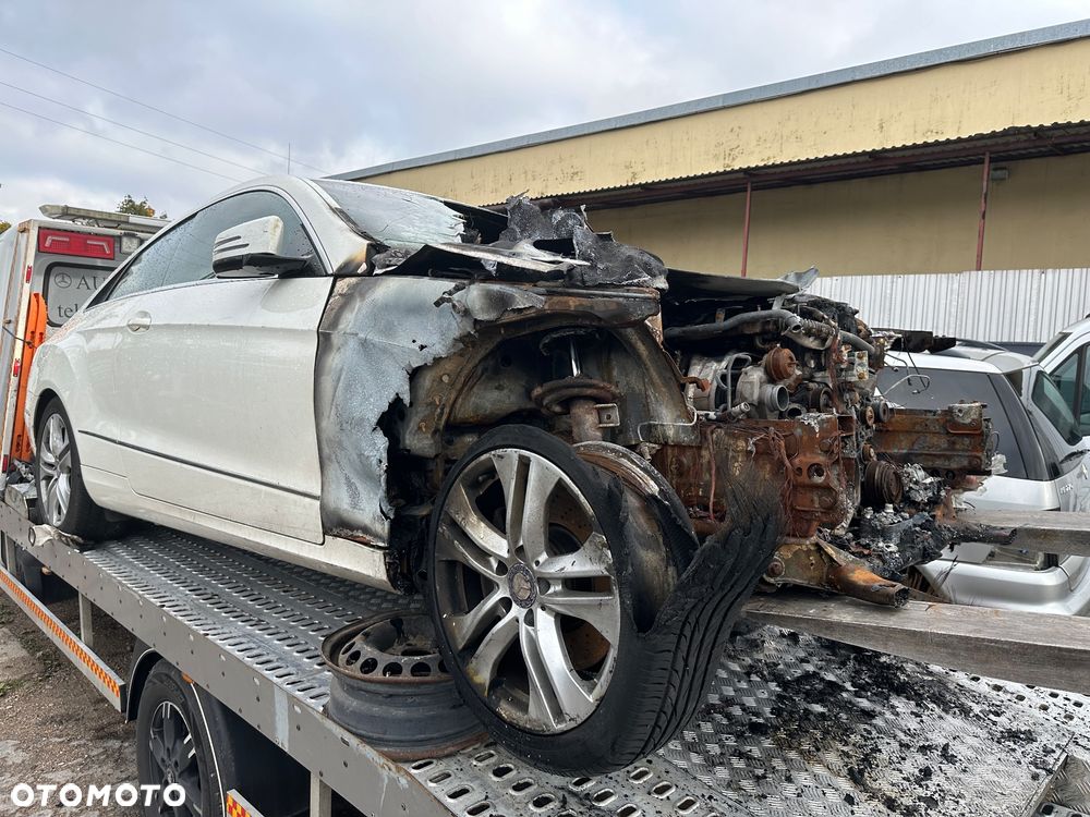 Mercedes E250 coupe 2014r karoseria dokumenty dowód zarejestrowana w PL c 207 drzwi klapa błotnik szyba - 10