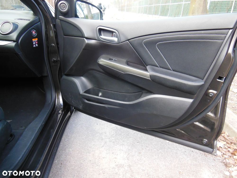 Honda Civic 1.6 i-DTEC Executive Black Edition - 19