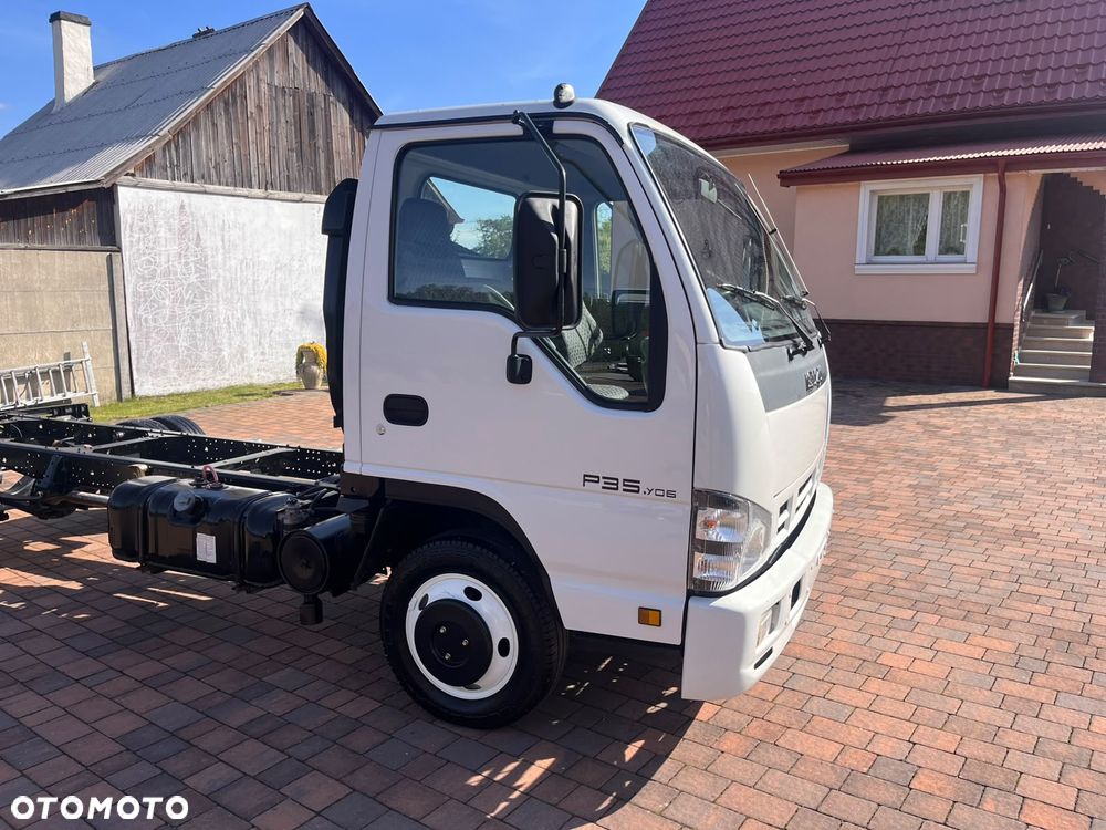 Isuzu NPR - 10