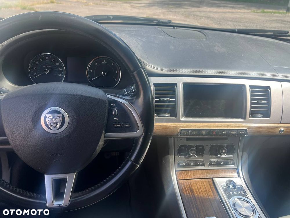 Jaguar XF 2.2 D Luxury - 13