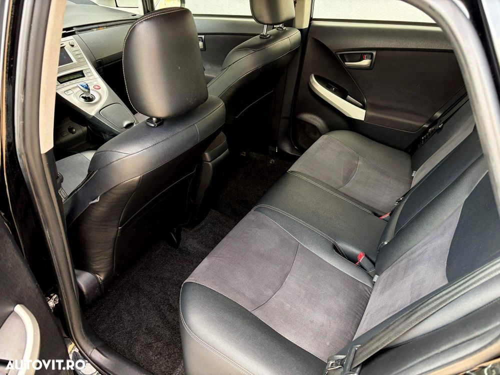 Toyota Prius (Hybrid) Executive - 10
