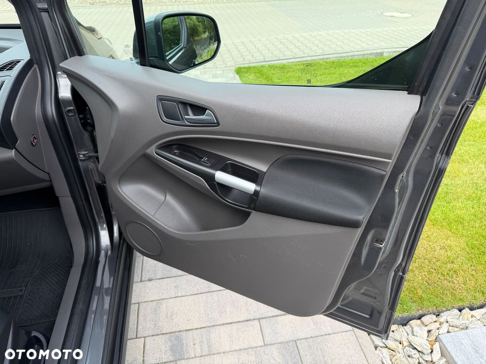 Ford Tourneo Connect Grand - 29