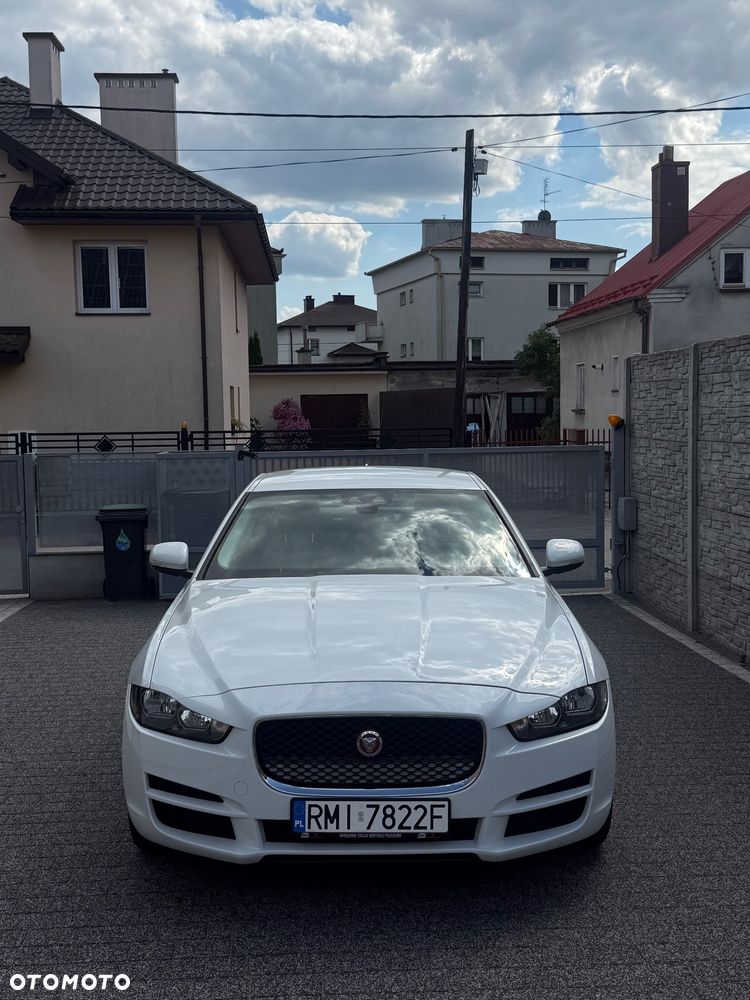 Jaguar XE 2.0 D Prestige - 6