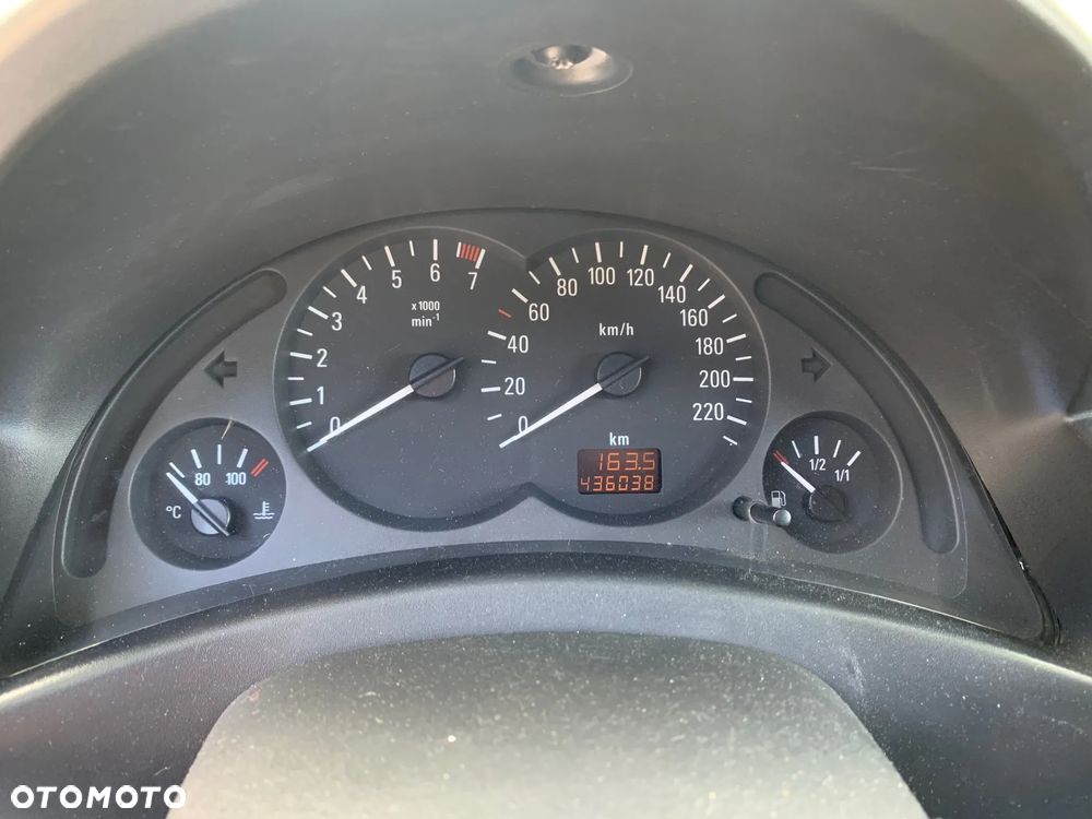 Opel Corsa 1.4 16V Elegance - 4