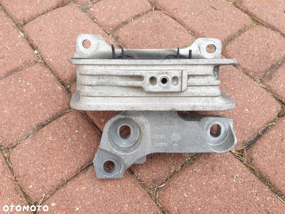 Poduszka łapa silnika oryginalna Master 2,3 DCi prawa strona