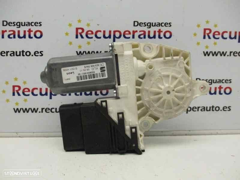 MOTOR ELEVADOR DE VIDRO TRASEIRO DIREITO SEAT LEON 2011 -3C0959704E - 4