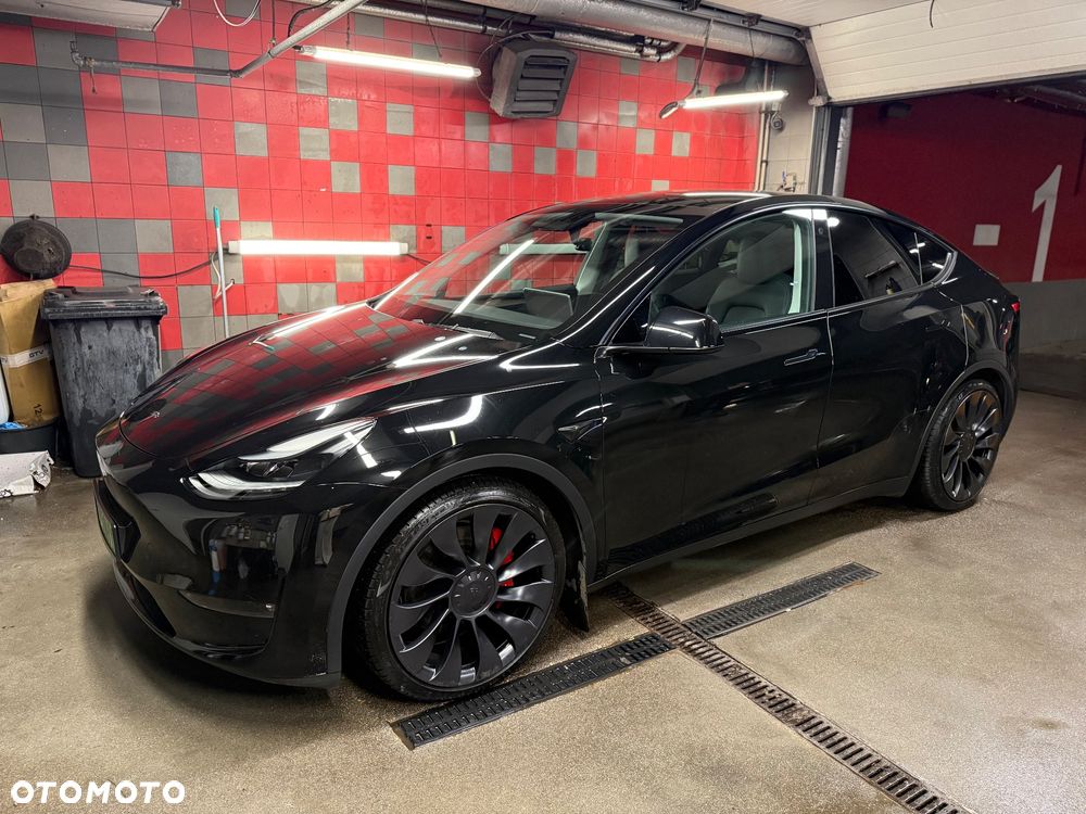 Tesla Y Performance AWD - 3