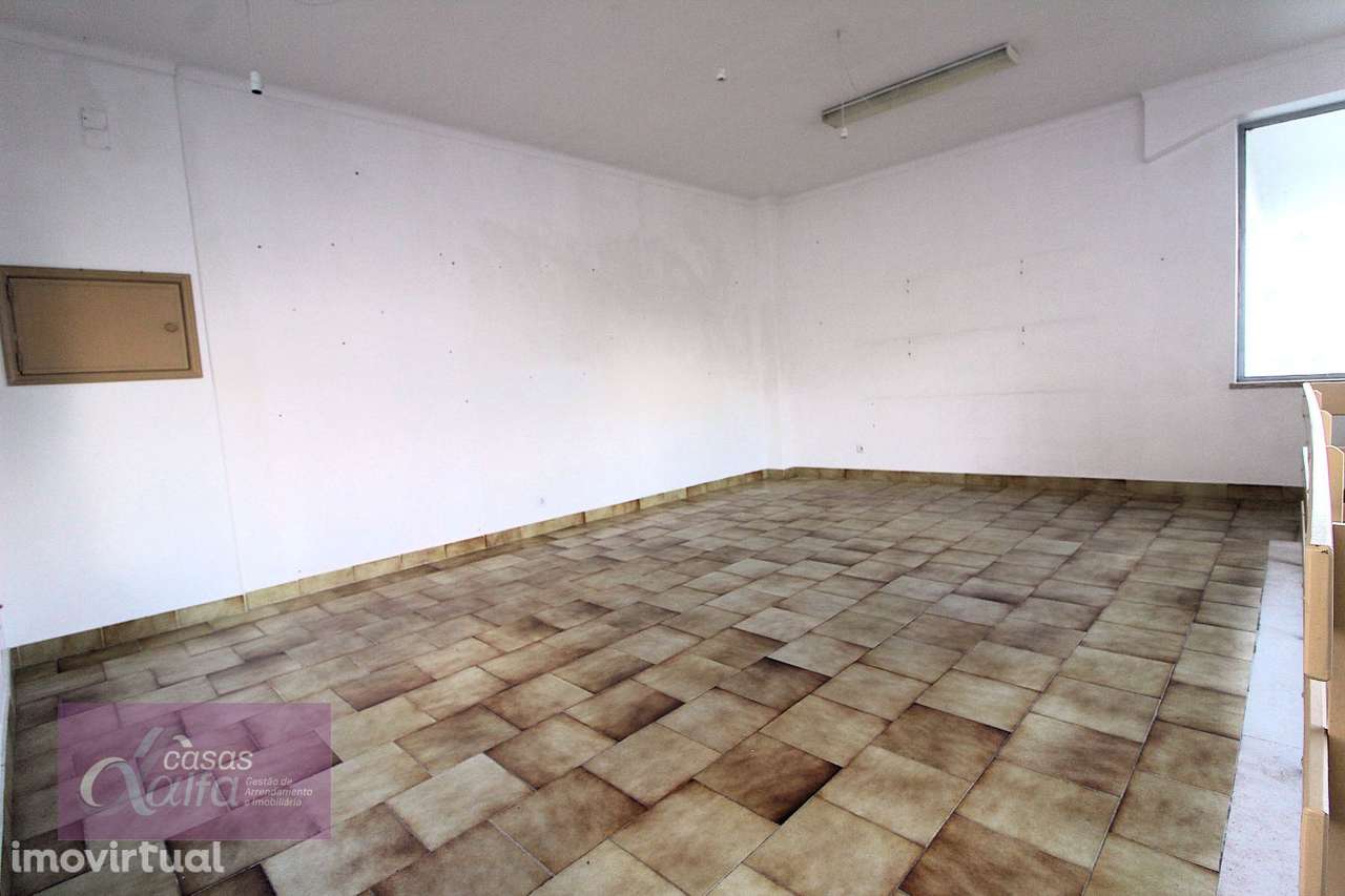 Loja com 2 pisos Capuchos Leiria - Grande imagem: 4/13