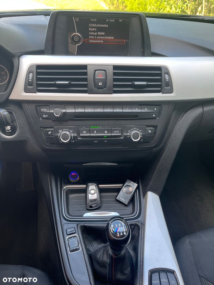 BMW Seria 3 316i - 26