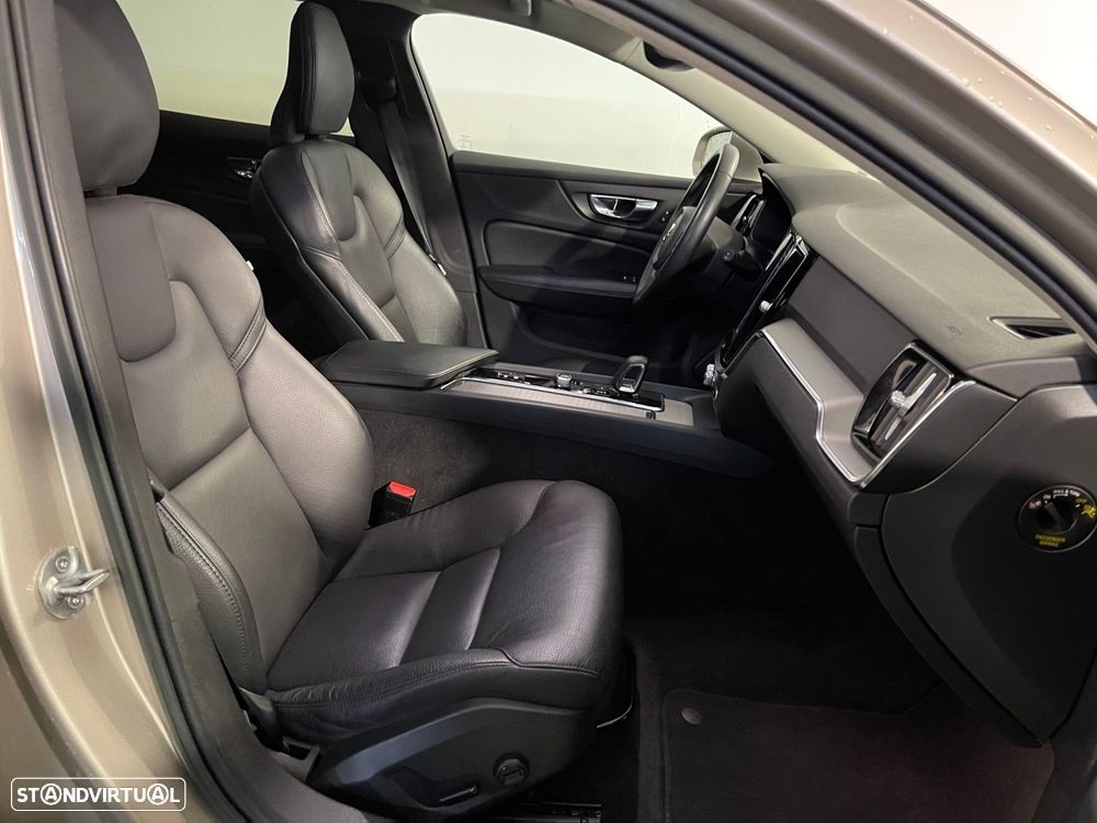 Volvo V60 2.0 B4 Momentum Geartronic - 14